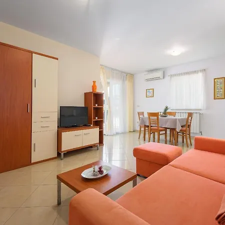 Apartment Family Friendly With A Swimming Pool Basanija, Umag - 3402 Savudrija
