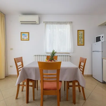 Apartment Family Friendly With A Swimming Pool Basanija, Umag - 3402 Savudrija