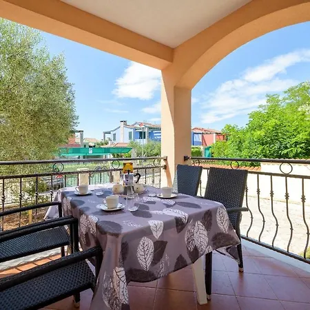 Apartment Family Friendly With A Swimming Pool Basanija, Umag - 3402