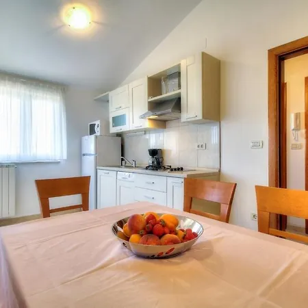 Family Friendly With A Swimming Pool Basanija, Umag - 3402 Apartment Savudrija