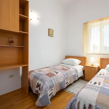 Family Friendly With A Swimming Pool Basanija, Umag - 3402 Apartment *