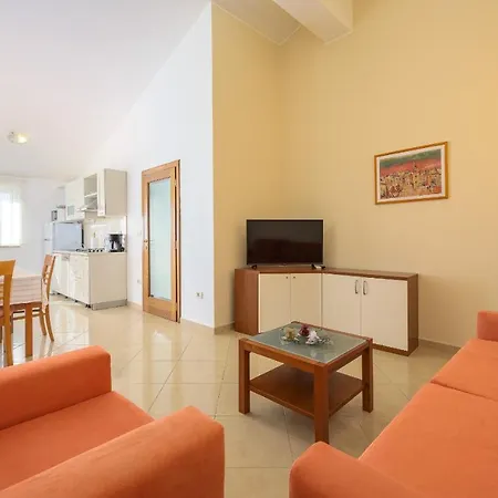 Family Friendly With A Swimming Pool Basanija, Umag - 3402 Apartment Savudrija