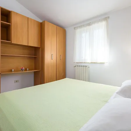 Apartment Family Friendly With A Swimming Pool Basanija, Umag - 3402
