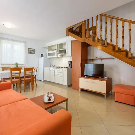 Family Friendly With A Swimming Pool Basanija, Umag - 3402 Apartment *